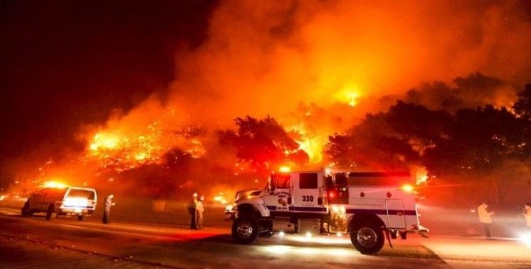 ABD'nin California eyaletinde 3 haftadır devam eden orman yangını tekrar büyümeye başladı