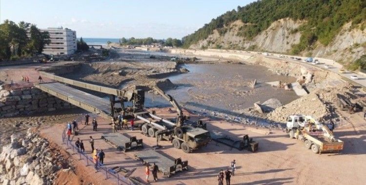 Türk Silahlı Kuvvetlerinin 'Hafif Alaşımlı Sabit Köprü'sü sel felaketinin yaşandığı Ayancık Deresi'ne kuruldu