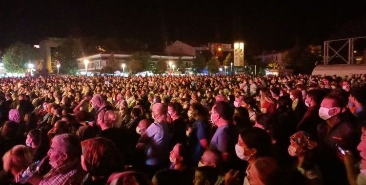 Zafer Bayramı’nda Musa Eroğlu konserinde meydan doldu taştı
