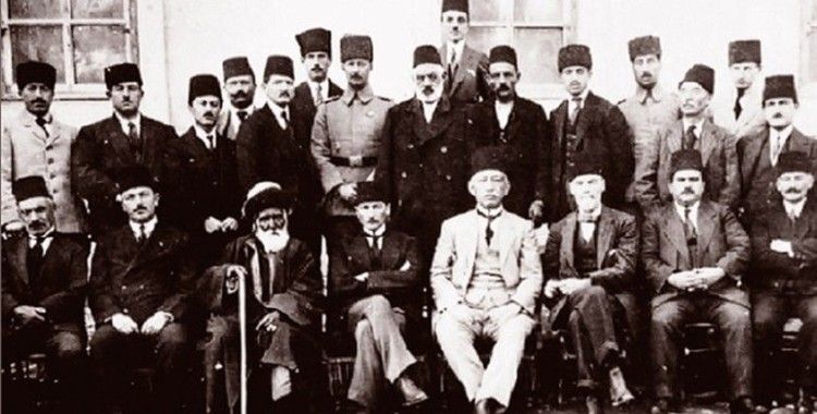 Türkiye Cumhuriyeti'nin temellerinin atıldığı tarihi kongrenin üzerinden 102 yıl geçti