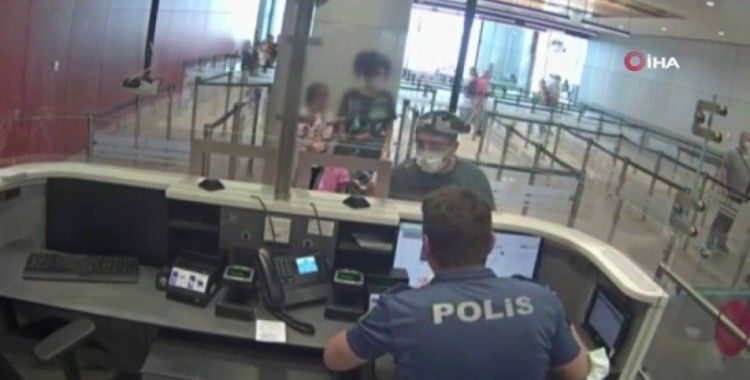 Aranan FETÖ üyesi Türkiye’ye girerken havaalanında yakalandı