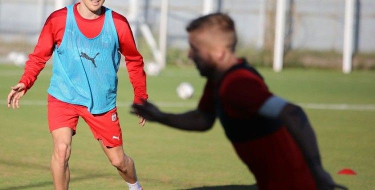 Sivasspor'un yeni transferi Fredrik Ulvestad ilk idmanına çıktı