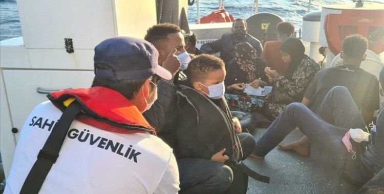 Aydın'da Türk kara sularına itilen 53 düzensiz göçmen kurtarıldı