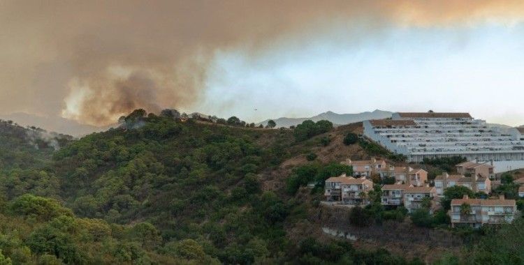 İspanya’da tatil beldesinde yangın: Yaklaşık 500 kişi tahliye edildi