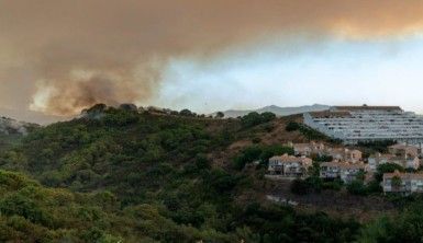 İspanya'da tatil beldesinde yangın, Yaklaşık 500 kişi tahliye edildi