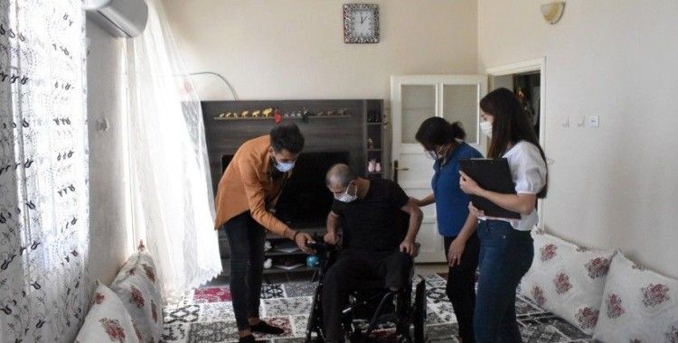Mardin Büyükşehir Belediyesinden engelli vatandaşa akülü sandalye
