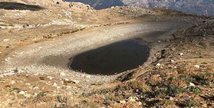 Kartal Gölü kuraklık nedeniyle can çekişiyor