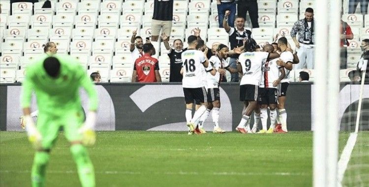 Beşiktaş maç fazlasıyla liderlik koltuğunda