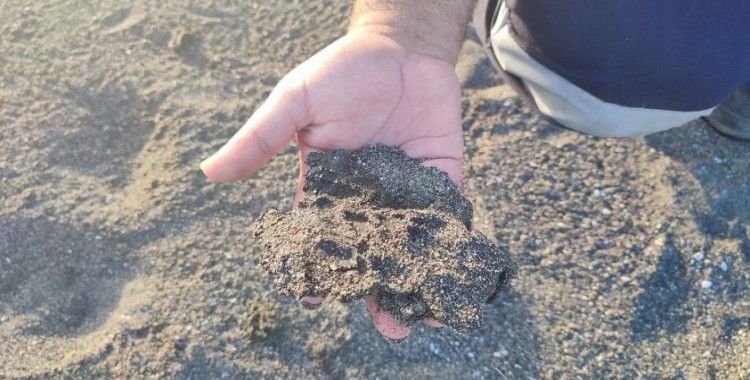 Petrol atıkları kuma gömülüyor