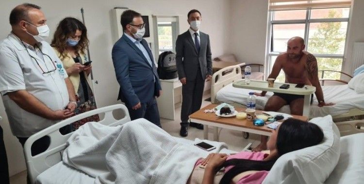 Ukrayna Antalya Konsolosu kazada yaralanan turistleri ziyaret etti