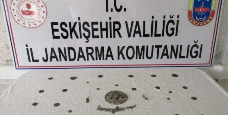 Ankara'dan getirdikleri tarihi eserleri satamadan yakalandılar