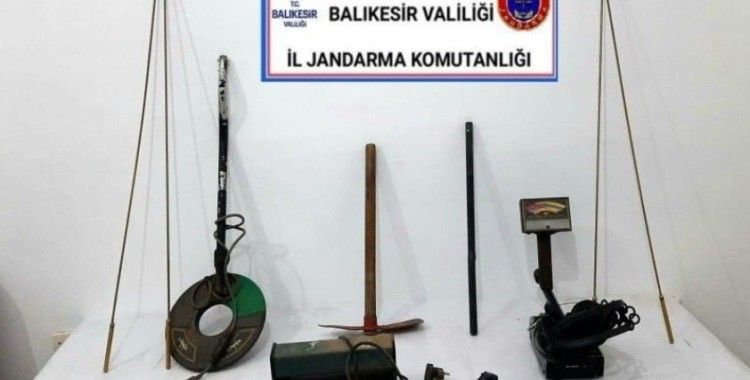 Balıkesir'de jandarmadan 6 şahsa tarihi eser ve uyuşturucu operasyonu