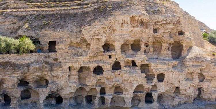Sivas'ta Hititler Dönemi 'apartman' mağaralar ilgi çekiyor
