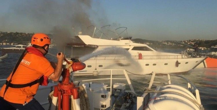Bebek’te tekne yangını
