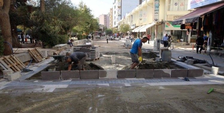 Kızıltepe Cumhuriyet Meydanı'nda yenileme çalışmaları devam ediyor