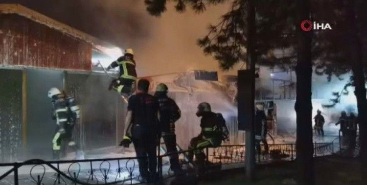 Kayseri’de yangın: 3 dükkan küle döndü
