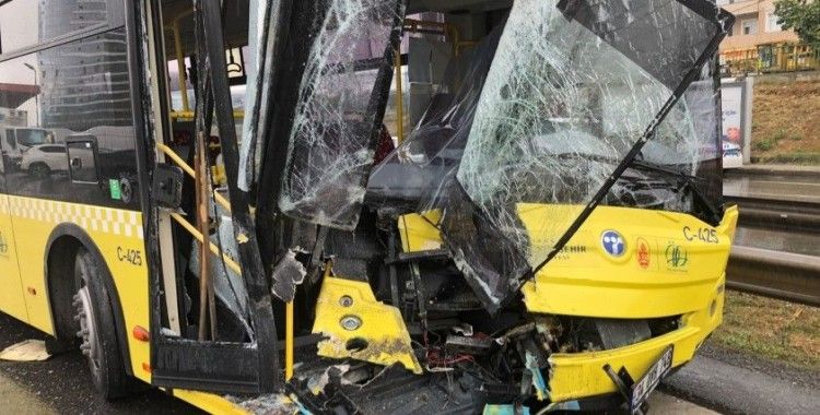 Maltepe E-5’te İETT otobüsü kamyona çarptı: 1 yolcu yaralı