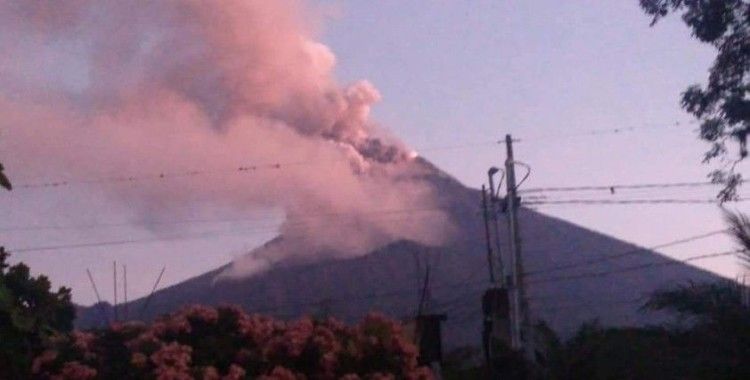 Guatemala’daki Fuego Yanardağı faaliyete geçti