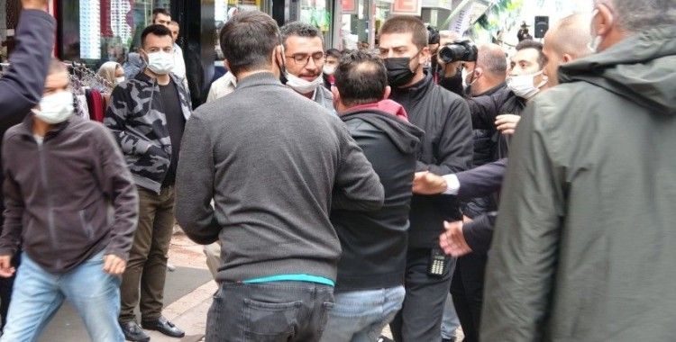 Davutoğlu’nun Sivas ziyaretinde arbede