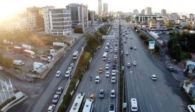 İstanbul'da haftanın son iş gününde trafik yoğunluğu erken başladı