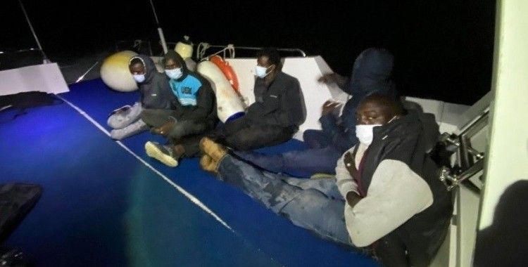 Yunanistan’ın geri ittiği 5 düzensiz göçmen kurtarıldı