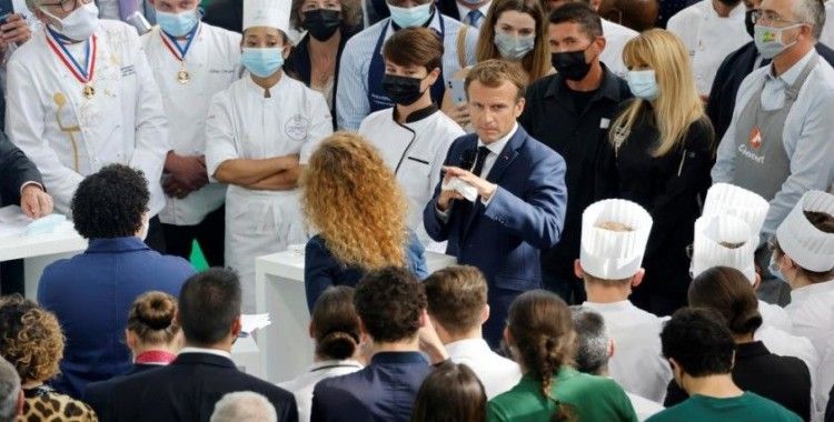 Fransa Cumhurbaşkanı Macron'a 'yumurtalı' saldırı