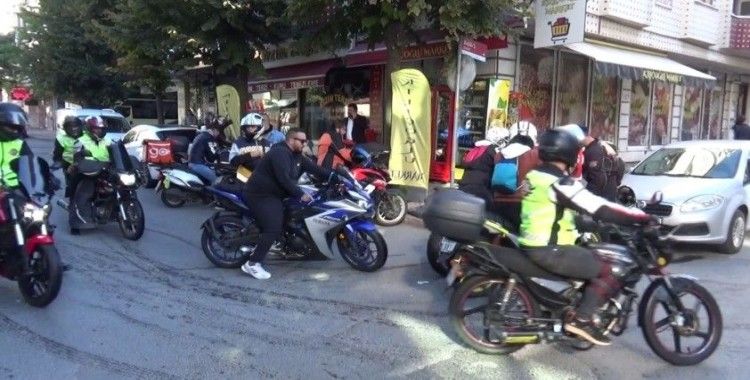 İstanbul’da 720 motosikletli kurye farkındalık için kahvaltıda buluştu