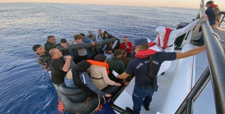 Ege Denizi'nde 57 düzensiz göçmen kurtarıldı
