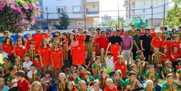 Alanyaspor, Rus Okulunda öğrencilerle bir araya geldi