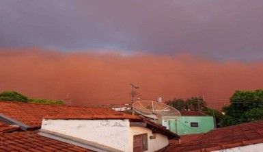 Brezilya'da kum fırtınası korku filmlerini aratmadı