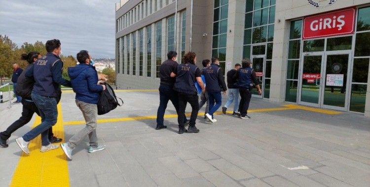 Yunanistan'a kaçmaya çalışan 5 FETÖ üyesinden 4'ü tutuklandı