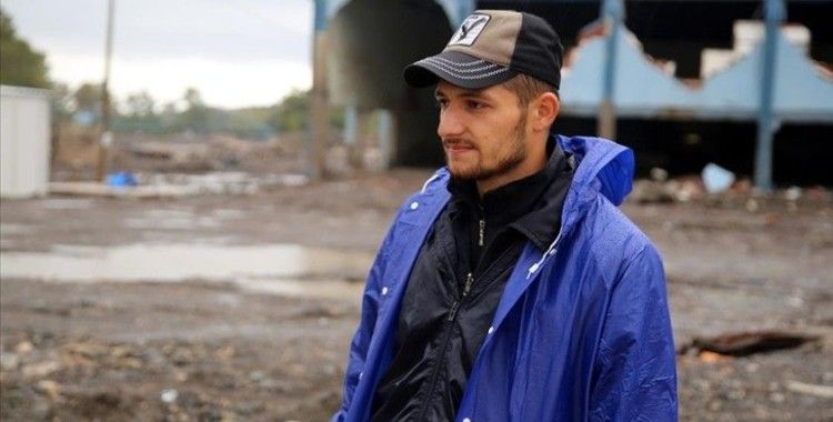 Bozkurt'taki selde kaybolan arkadaşını kaybolduğu yerde aramayı sürdürüyor