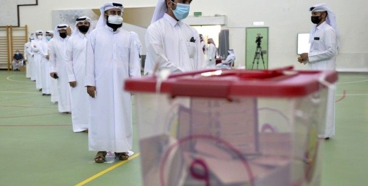Katar’da ilk kez yapılan Şura Meclisi seçimlerine katılım oranı yüzde 44