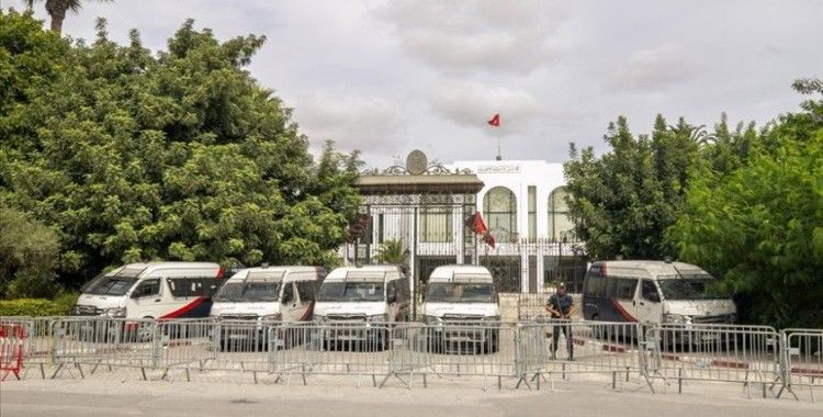 Tunus meclisi, Cumhurbaşkanı Said'in olağanüstü yetkileri elinde toplamasını reddetti