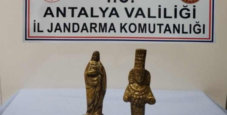 Antalya’da Meryem Ana ve Tanrıça Artemis’in altın heykeli ele geçirildi
