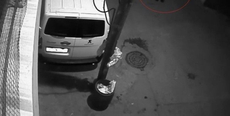 Bursa’da otomobil kundaklama anları güvenlik kamerasına yansıdı