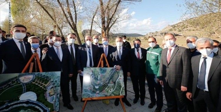 Cumhurbaşkanı Yardımcısı Oktay Çekerek'te rafting alanı çalışmalarını inceledi