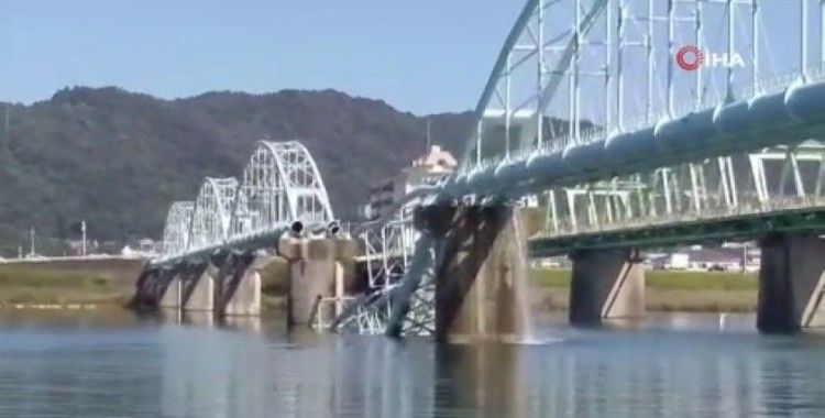 Japonya’da su borularını taşıyan köprü çöktü: 60 bin hane susuz kaldı