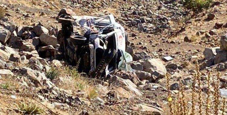 Bingöl'de ambulans ile otomobil çarpıştı: 7 yaralı