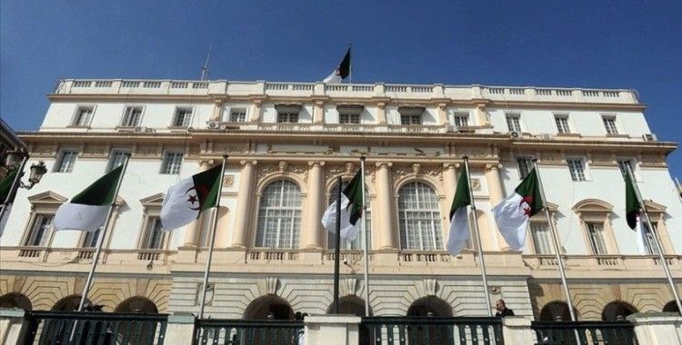 Cezayir parlamentosu, Fransız sömürge dönemini suç sayan yasa tasarısına hazırlanıyor