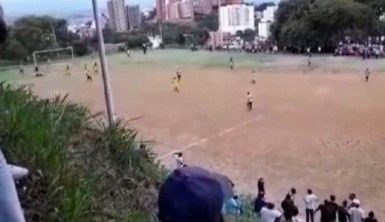 Futbol maçının ortasında kartel çatışması, 2 ölü, 2 yaralı