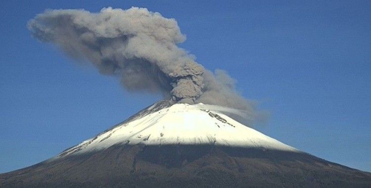 Meksika’daki Popocatepetl Yanardağı’nda 3 patlama yaşandı