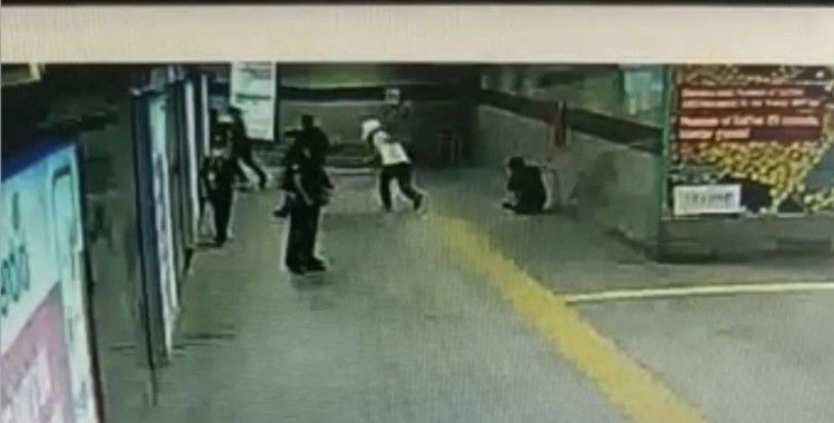 Şişli’de metro girişinde silahlı saldırı kamerada