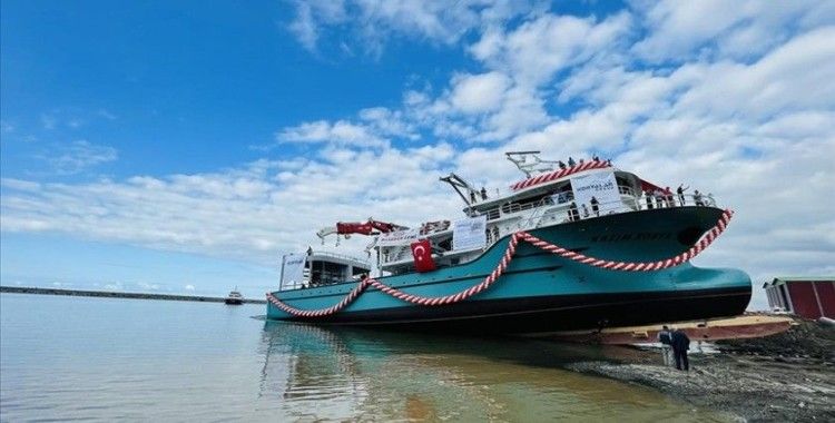 Trabzon'da 7 milyon dolara imal edilen balıkçı gemisi denize indirildi