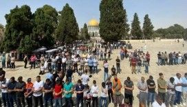 Mescid-i Aksa’da 50 bin kişi cuma namazı kıldı