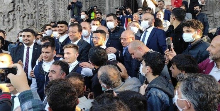 İstanbul Büyükşehir Belediye Başkanı İmamoğlu Erzurum’da tarihi yerleri gezdi