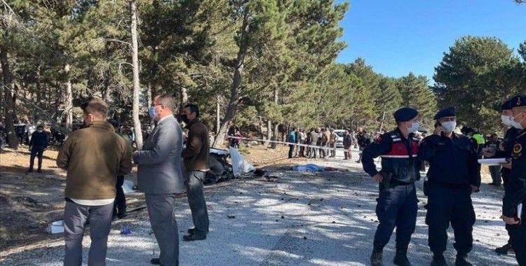 Afyonkarahisar'da öğrenci servisinin devrilmesi sonucu 5 kişi hayatını kaybetti