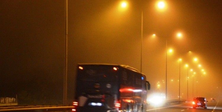 İstanbul’da gece saatlerinde sis etkili oldu :15 Temmuz Şehitler Köprüsü sisten kayboldu