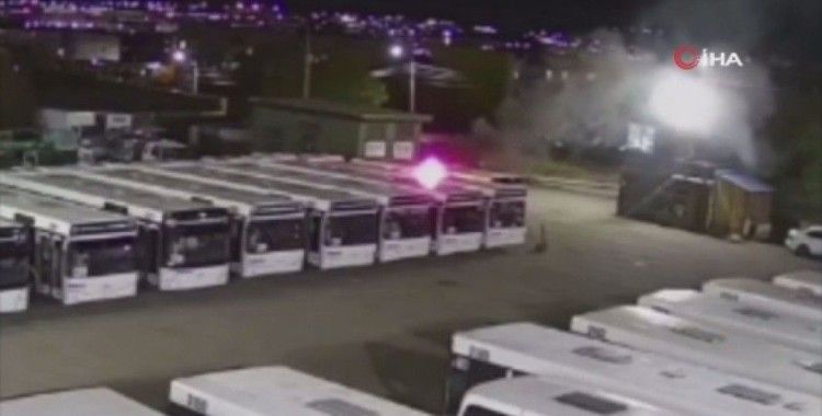 Rusya’da havai fişekler belediye otobüsünün üstüne düştü