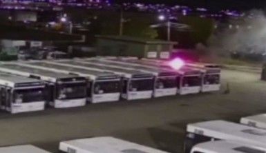 Rusya'da havai fişekler belediye otobüsünün üstüne düştü